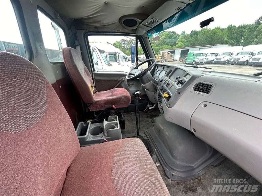 Sterling L7500 Вантажівки-платформи/бокове розвантаження