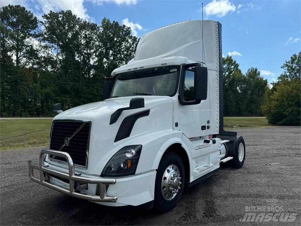 Volvo VNL42T300 Тягачі