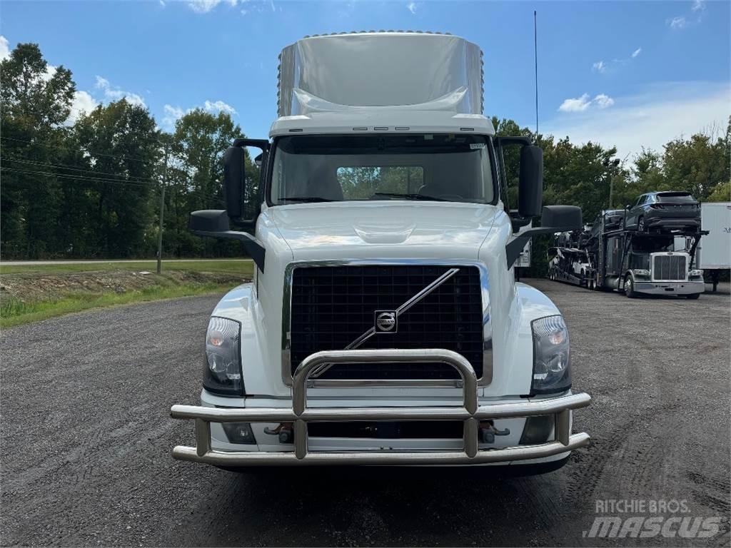 Volvo VNL42T300 Тягачі