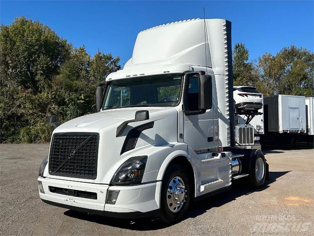 Volvo VNL42T300 Тягачі