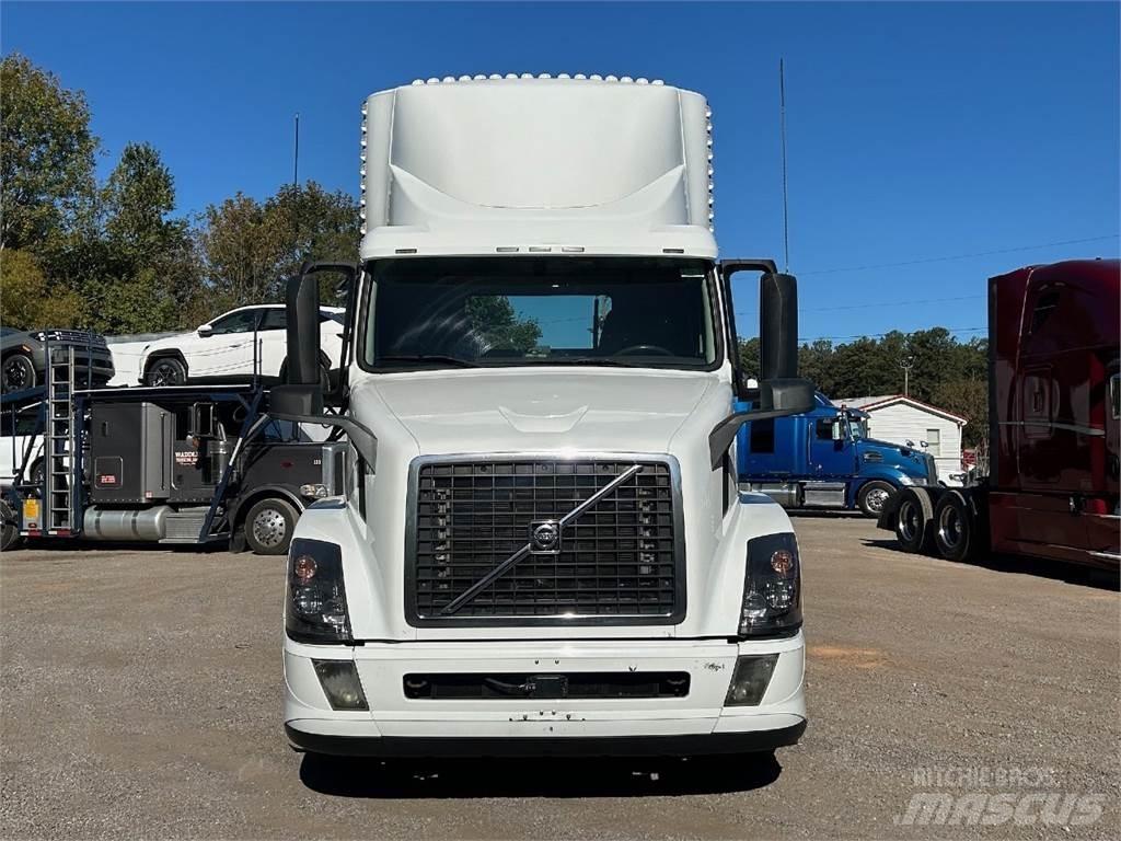 Volvo VNL42T300 Тягачі