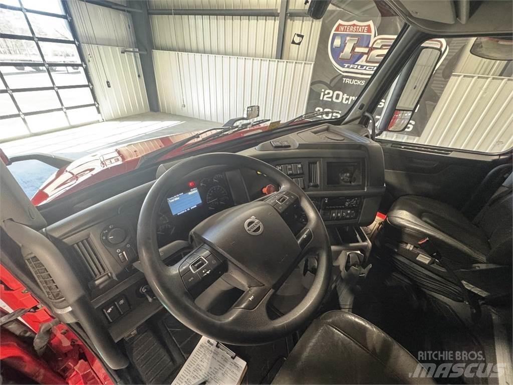 Volvo VNL64T740 Тягачі