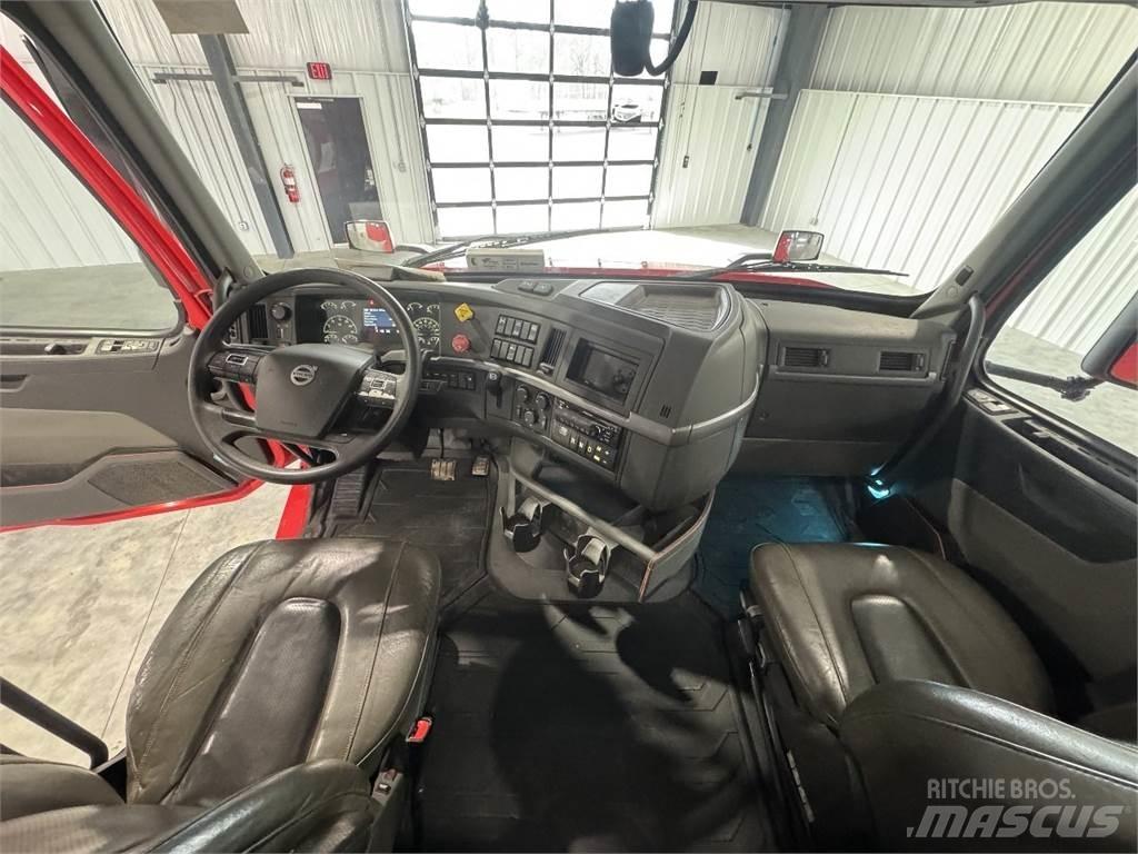 Volvo VNL64T740 Тягачі