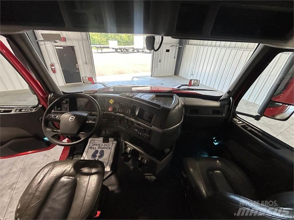 Volvo VNL64T740 Тягачі