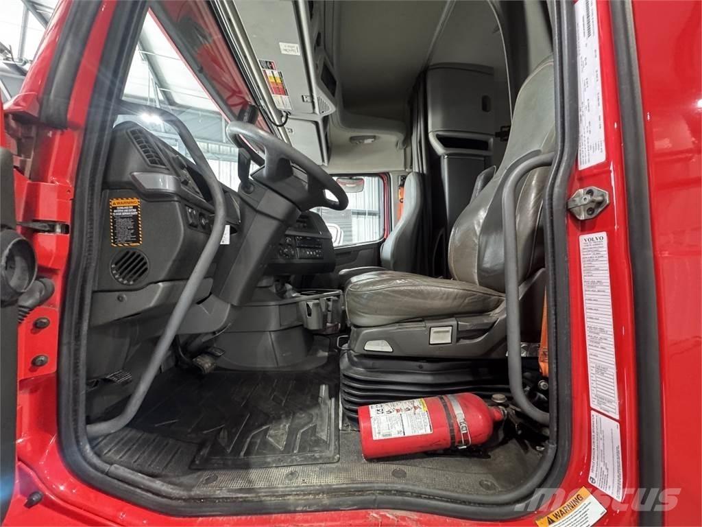 Volvo VNL64T740 Тягачі