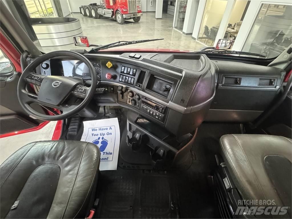 Volvo VNL64T740 Тягачі