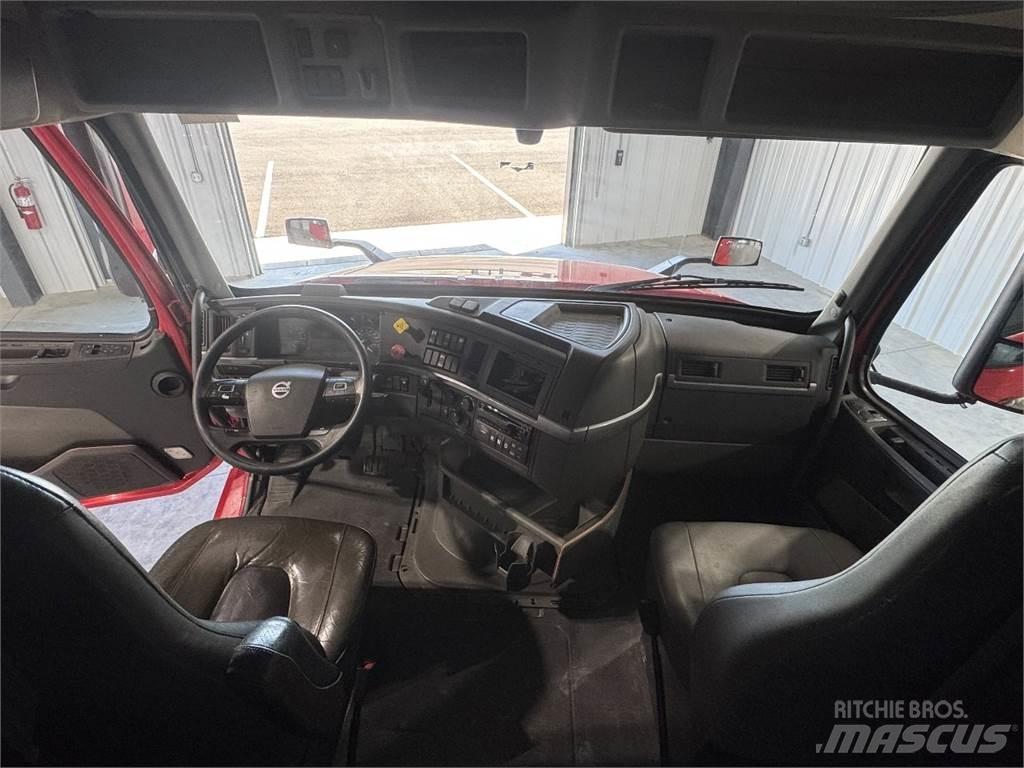Volvo VNL64T740 Тягачі