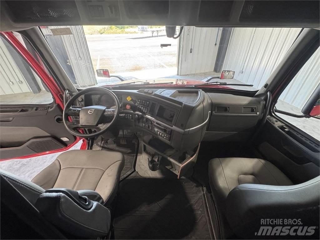 Volvo VNL64T740 Тягачі