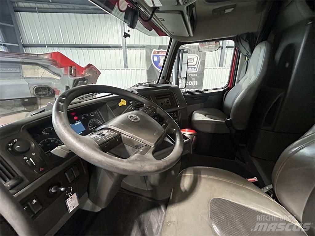 Volvo VNL64T740 Тягачі