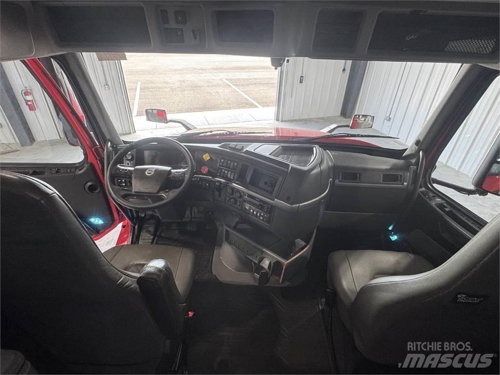 Volvo VNL64T740 Тягачі