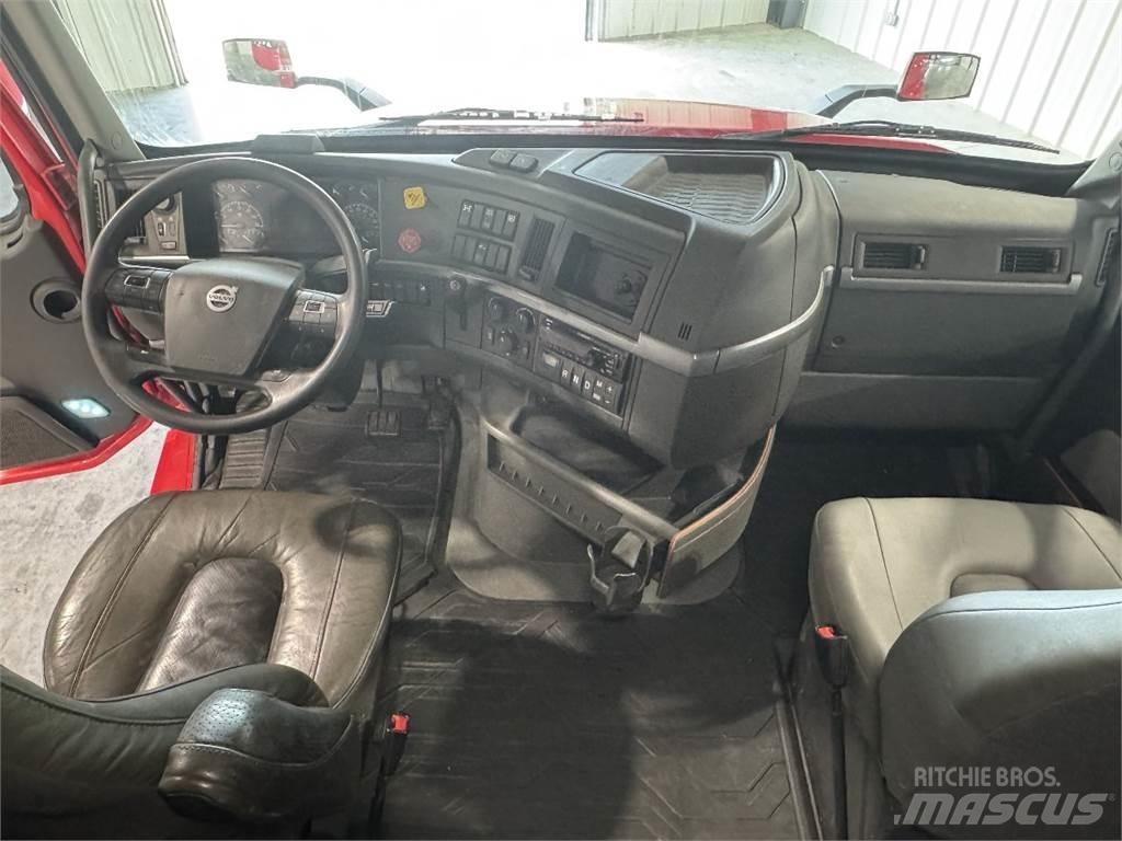 Volvo VNL64T740 Тягачі