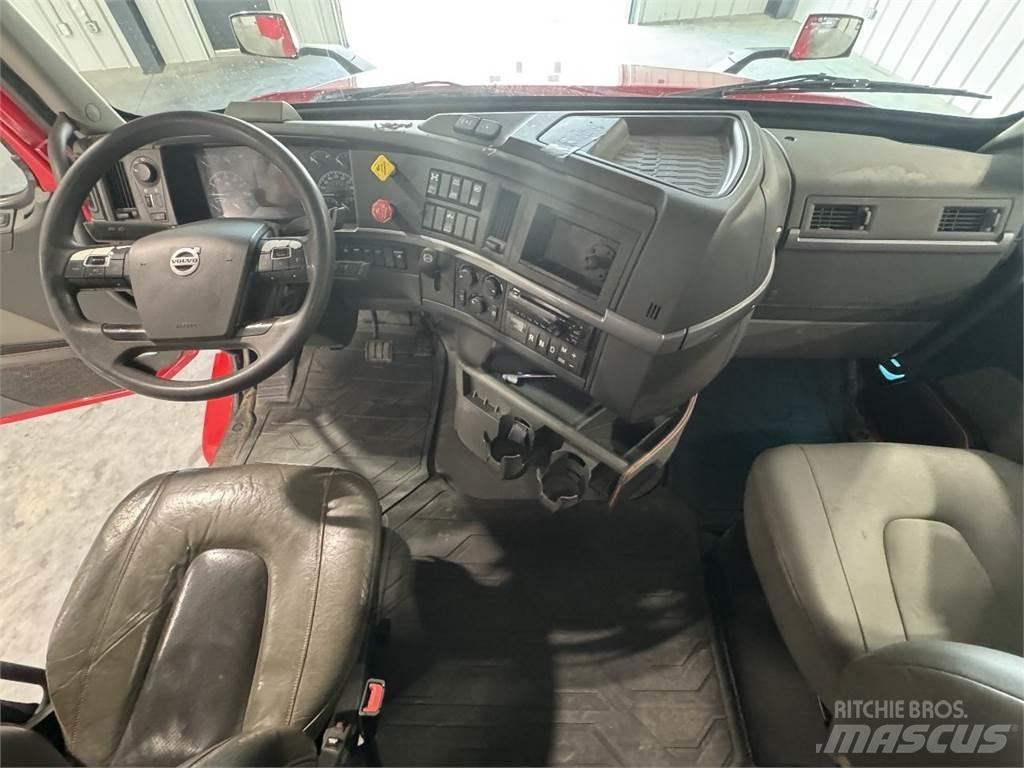 Volvo VNL740 Тягачі