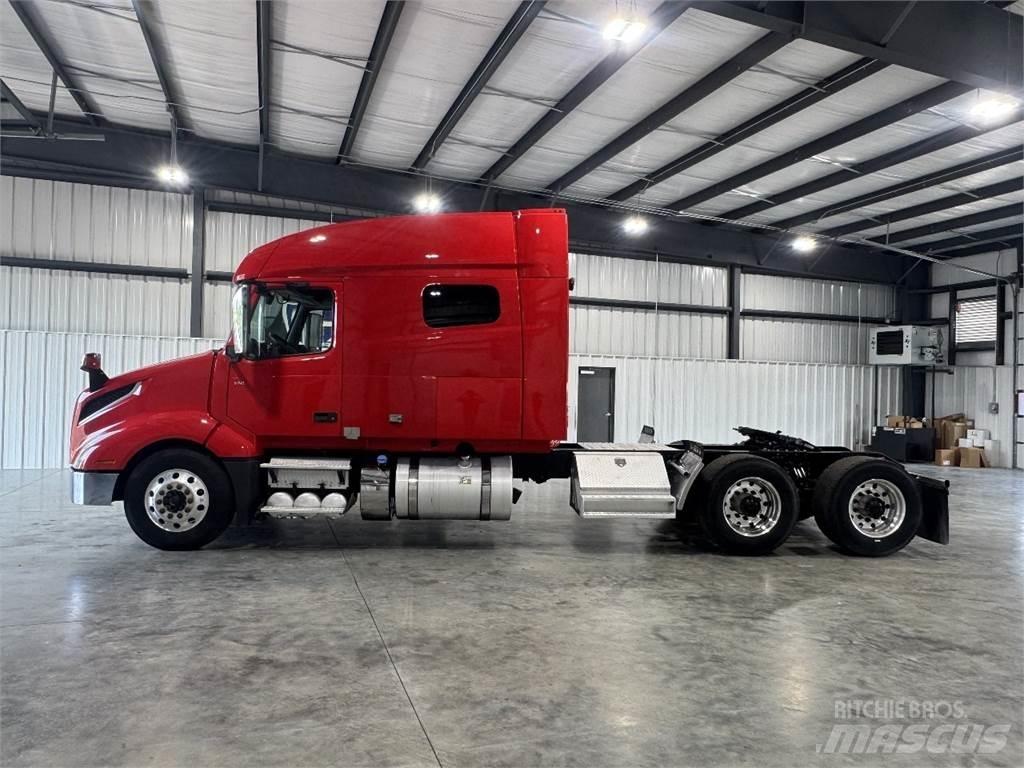 Volvo VNL740 Тягачі