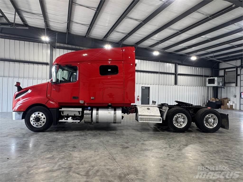 Volvo VNL740 Тягачі