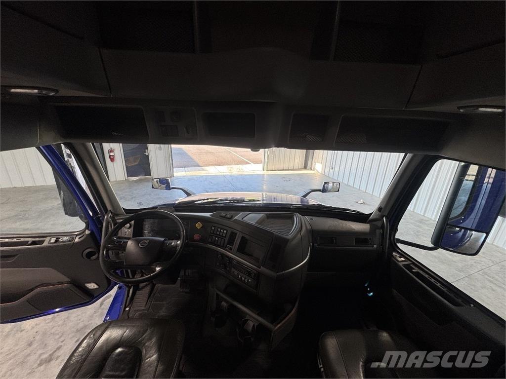 Volvo VNL860 Тягачі