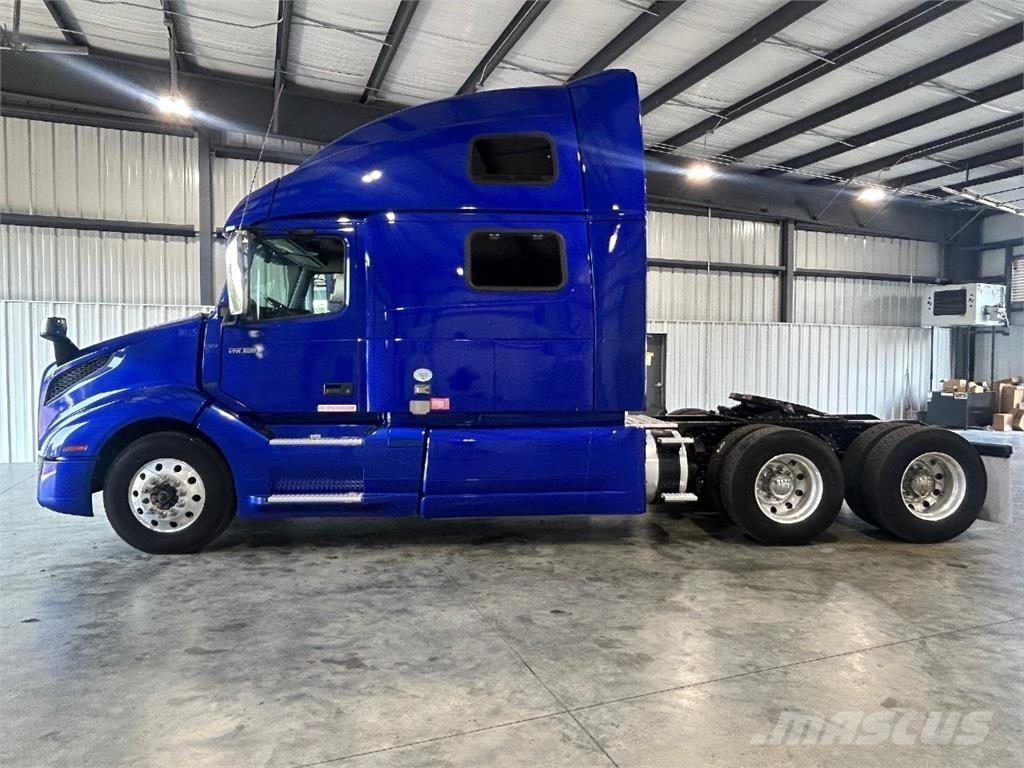 Volvo VNL860 Тягачі