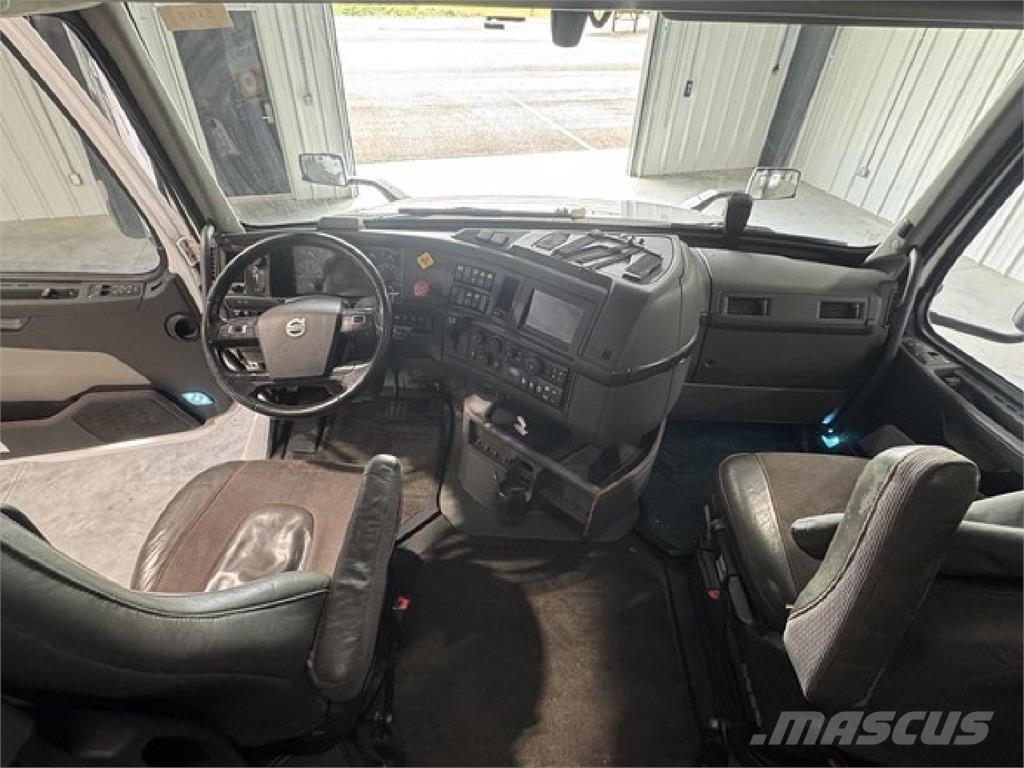 Volvo VNL860 Тягачі