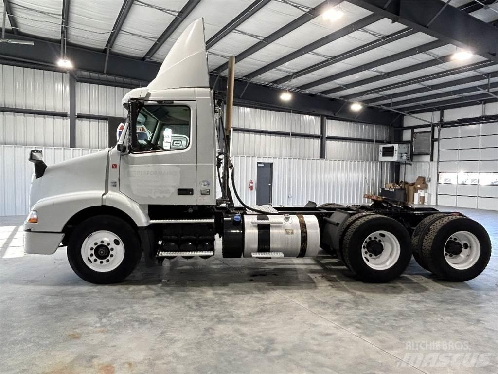 Volvo VNM Тягачі