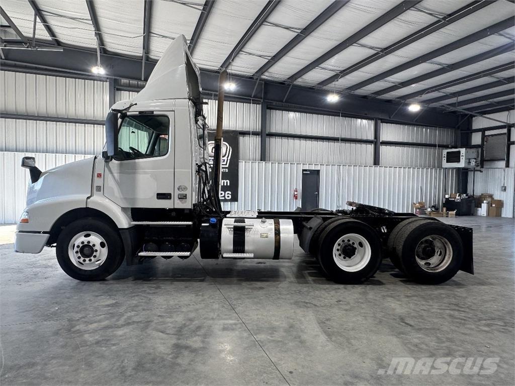 Volvo VNM Тягачі