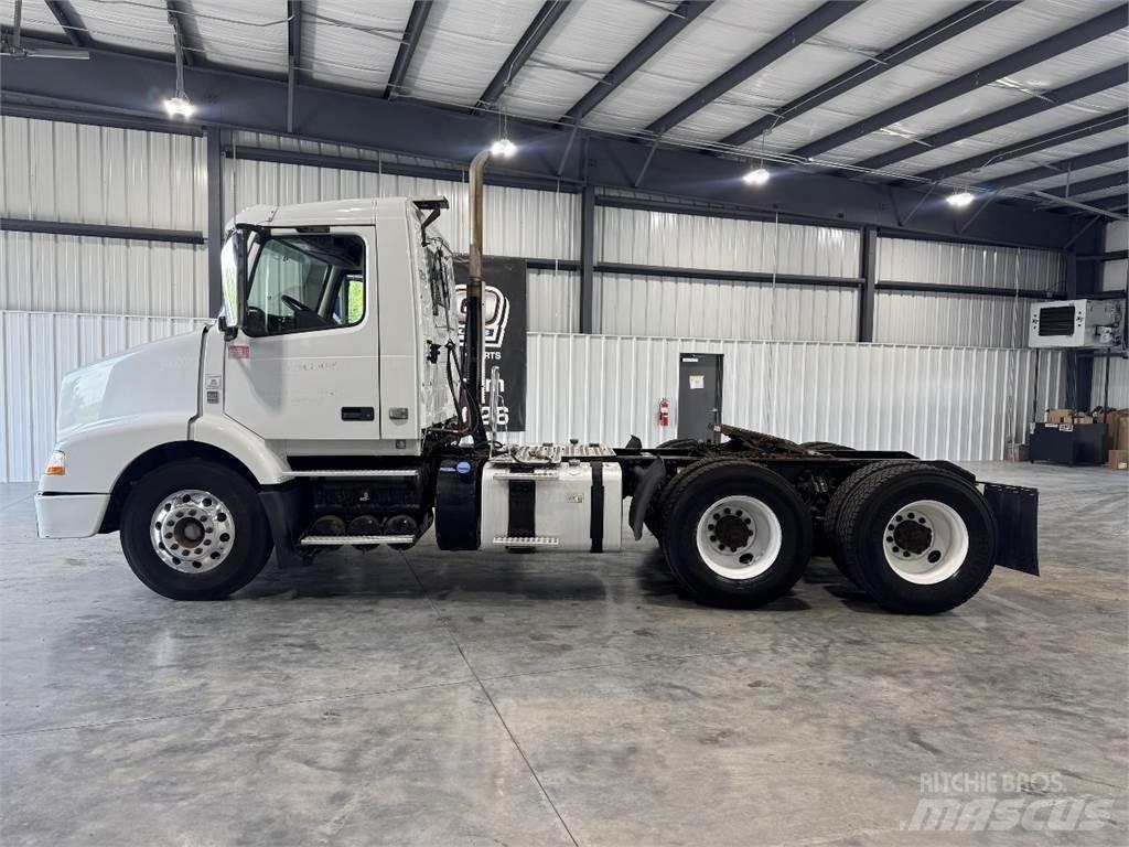 Volvo VNM Тягачі