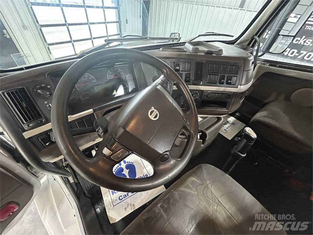 Volvo VNM64T200 Тягачі