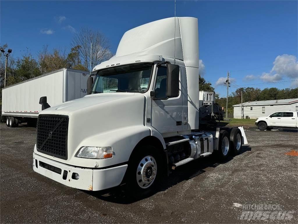 Volvo VNM64T200 Тягачі