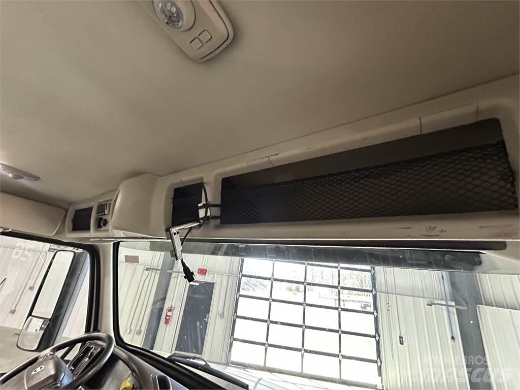 Volvo VNM64T200 Тягачі