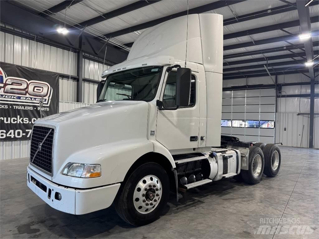 Volvo VNM64T200 Тягачі