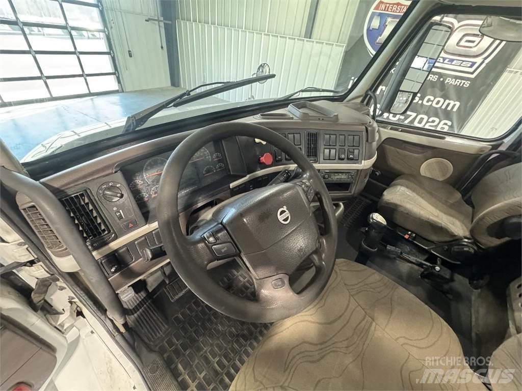 Volvo VNM64T200 Тягачі