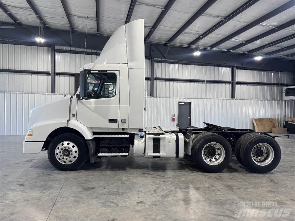 Volvo VNM64T200 Тягачі