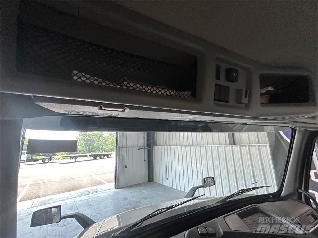 Volvo VNR64T300 Тягачі