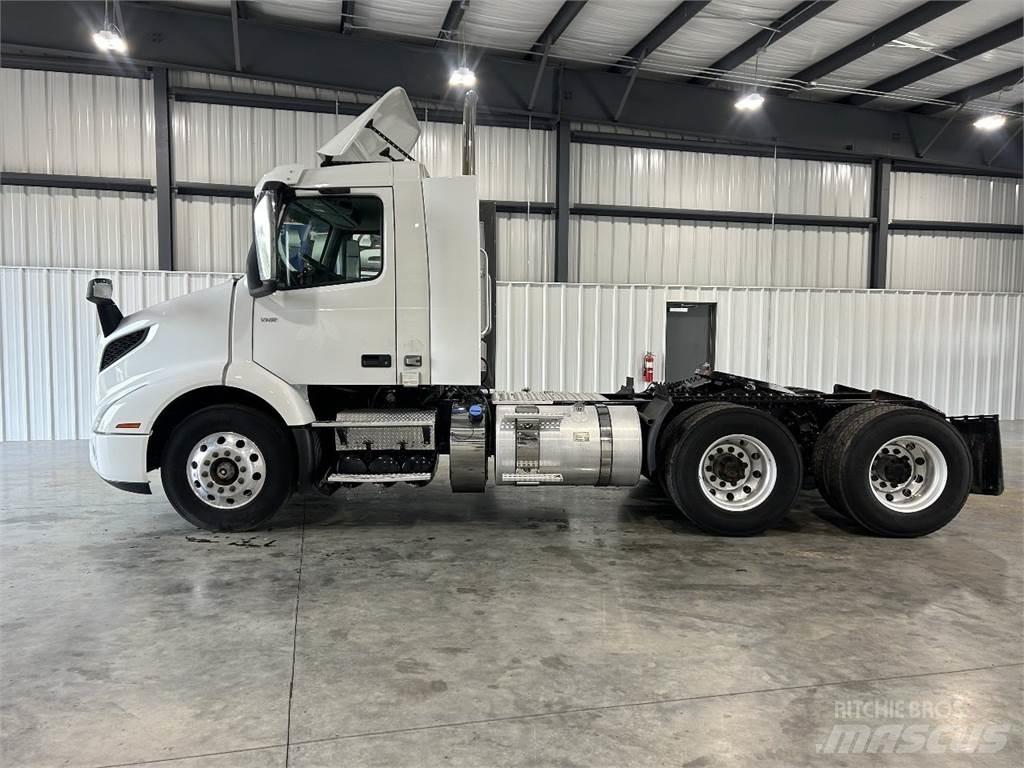Volvo VNR64T300 Тягачі