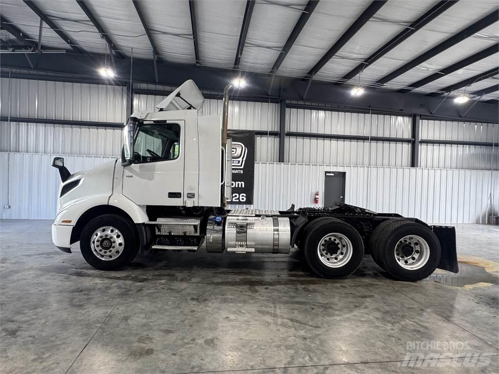 Volvo VNR64T300 Тягачі