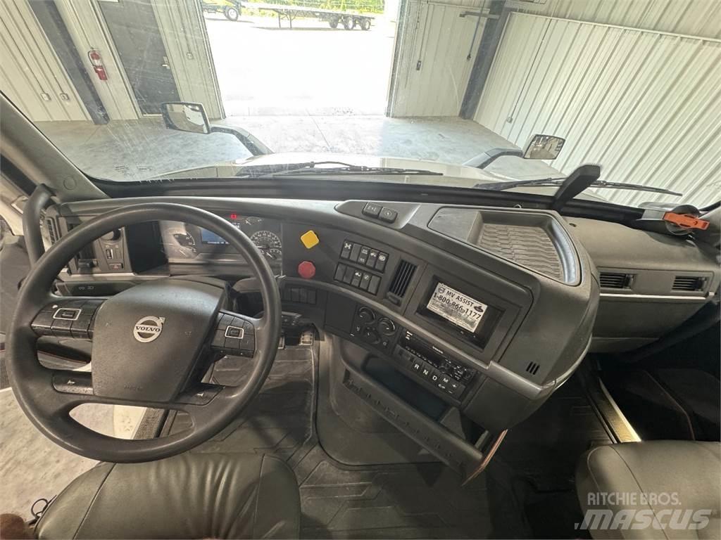 Volvo VNR64T300 Тягачі