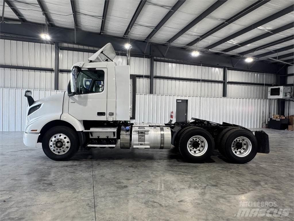 Volvo VNR64T300 Тягачі