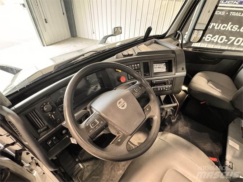 Volvo VNR64T300 Тягачі