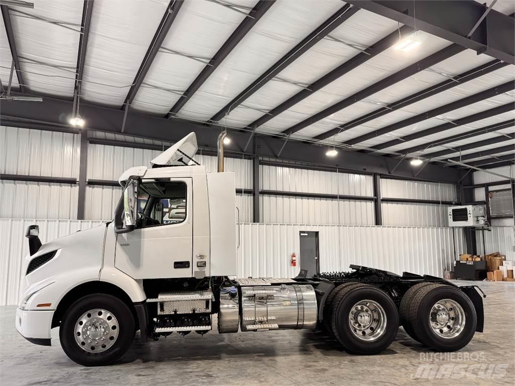 Volvo VNR64T300 Тягачі