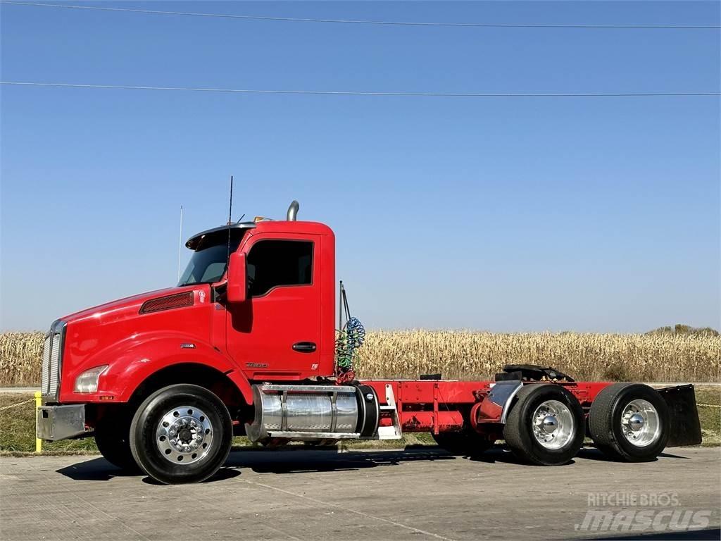 Kenworth T880 Тягачі