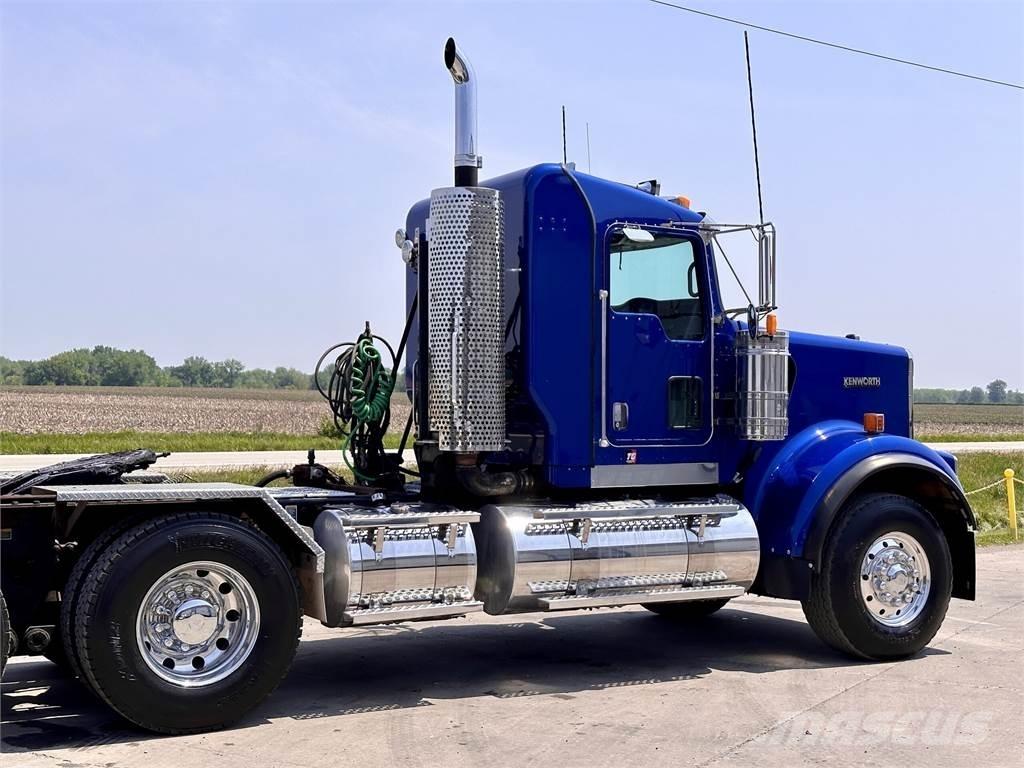 Kenworth W900 Тягачі