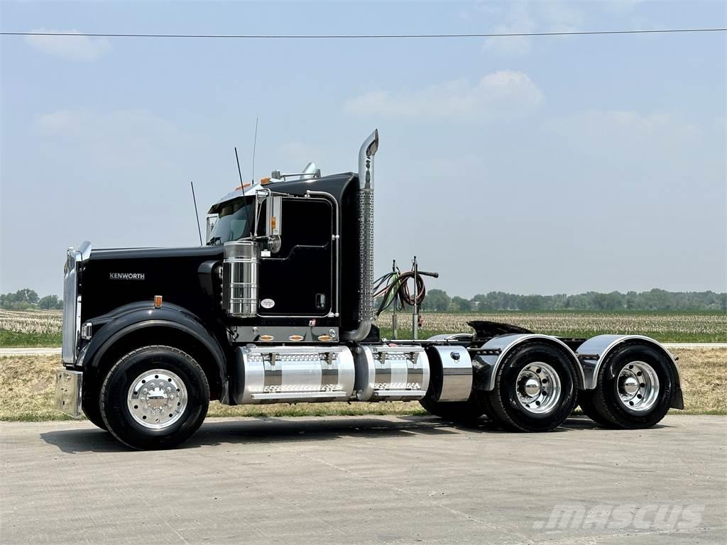 Kenworth W900 Тягачі