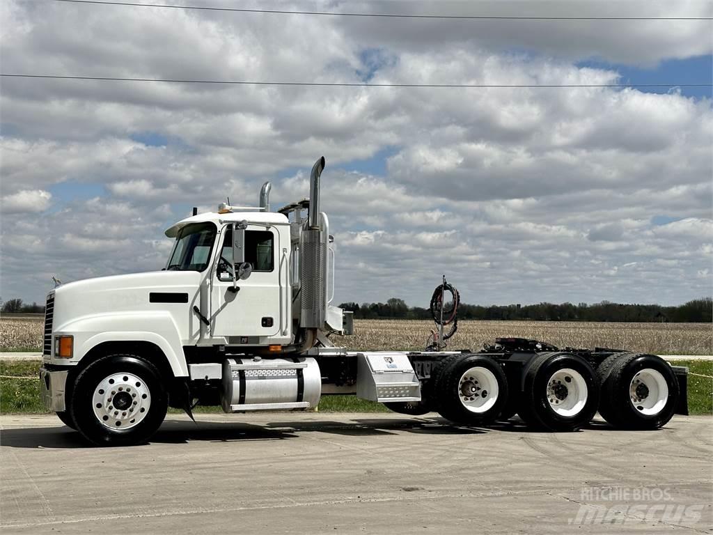 Mack CH613 Тягачі