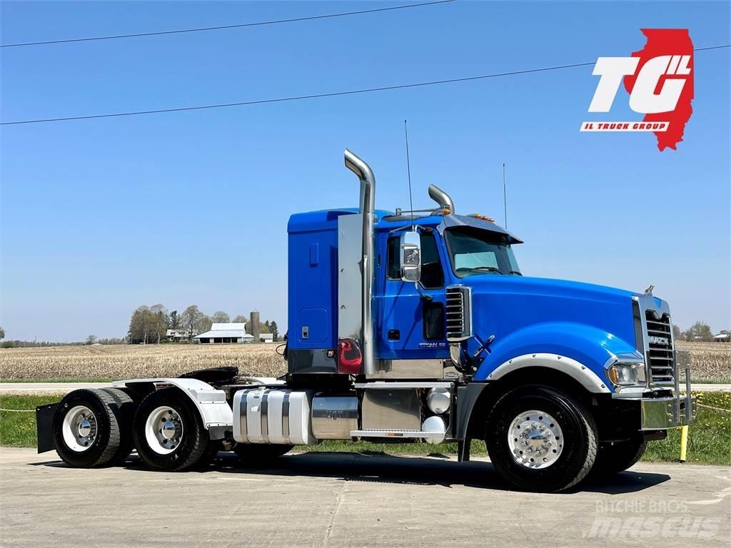Mack Titan TD713 Тягачі