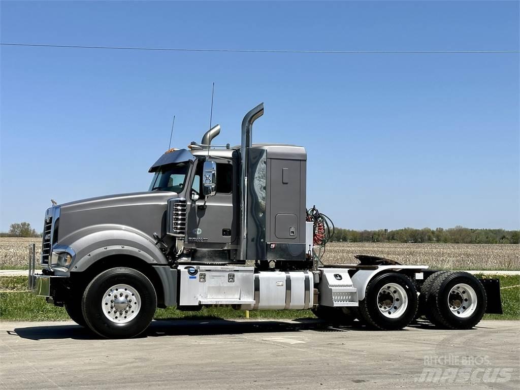 Mack Titan TD713 Тягачі