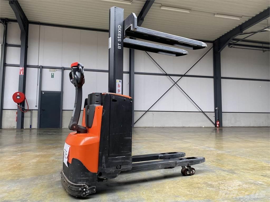 Toyota BT SWE080L Самохідні електроштабелери