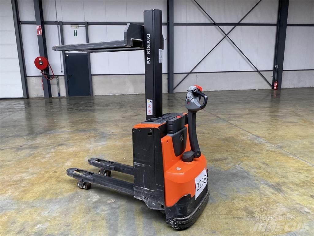 Toyota BT SWE080L Самохідні електроштабелери