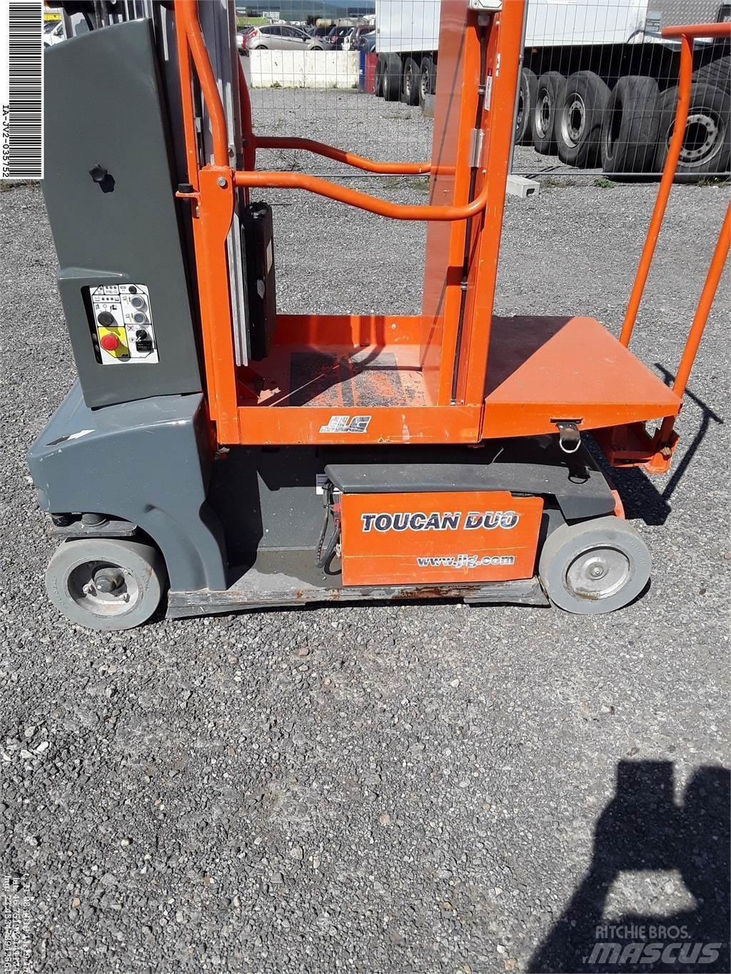 JLG Toucan duo Вертикальні щоглові підйомники
