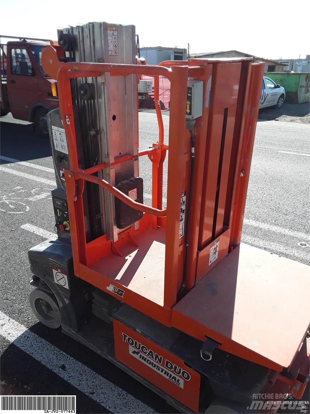 JLG Toucan duo Вертикальні щоглові підйомники