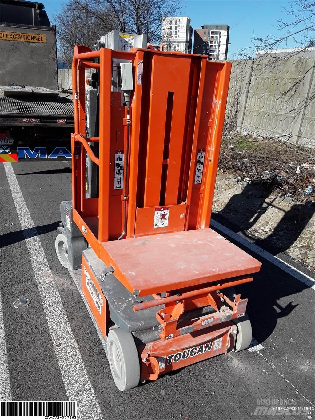 JLG Toucan duo Вертикальні щоглові підйомники