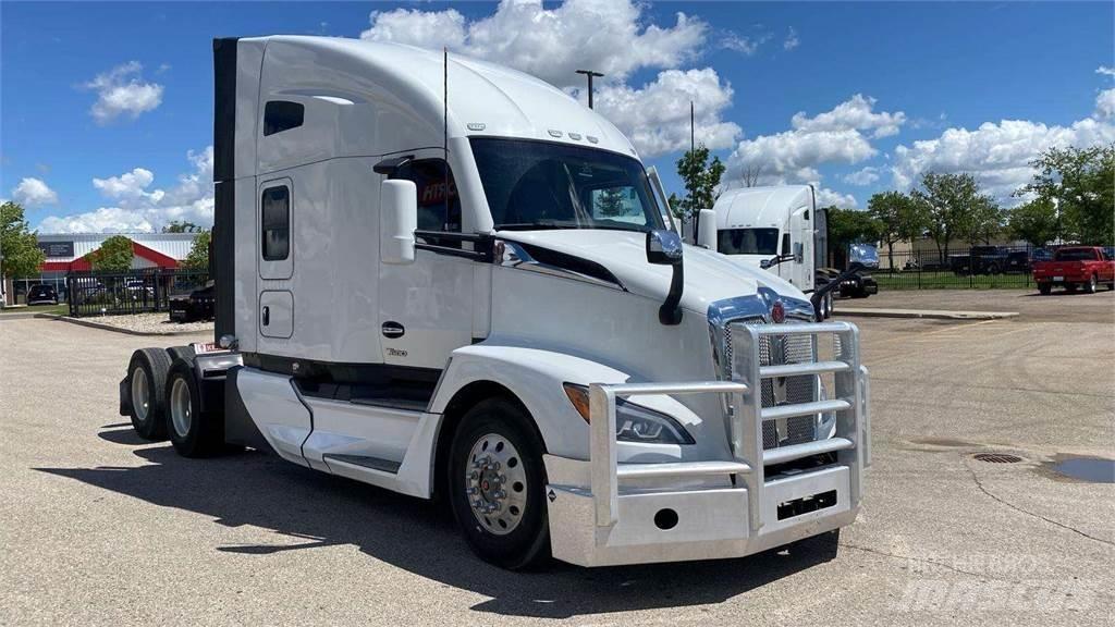 Kenworth T680 Тягачі