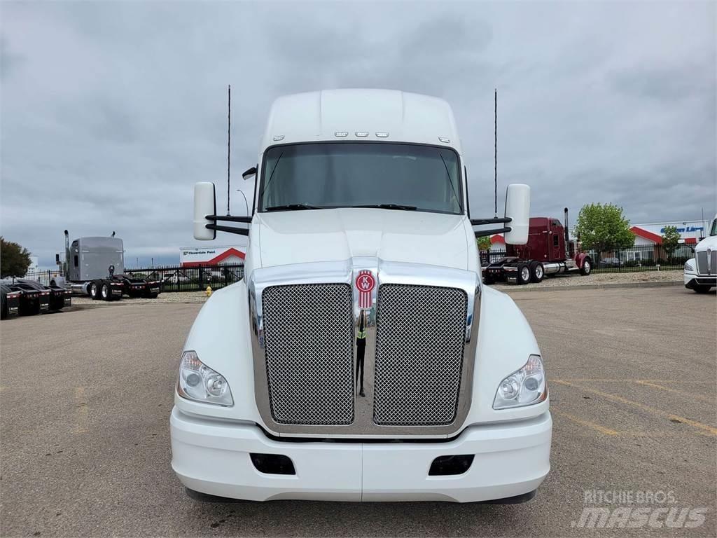 Kenworth T680 Тягачі